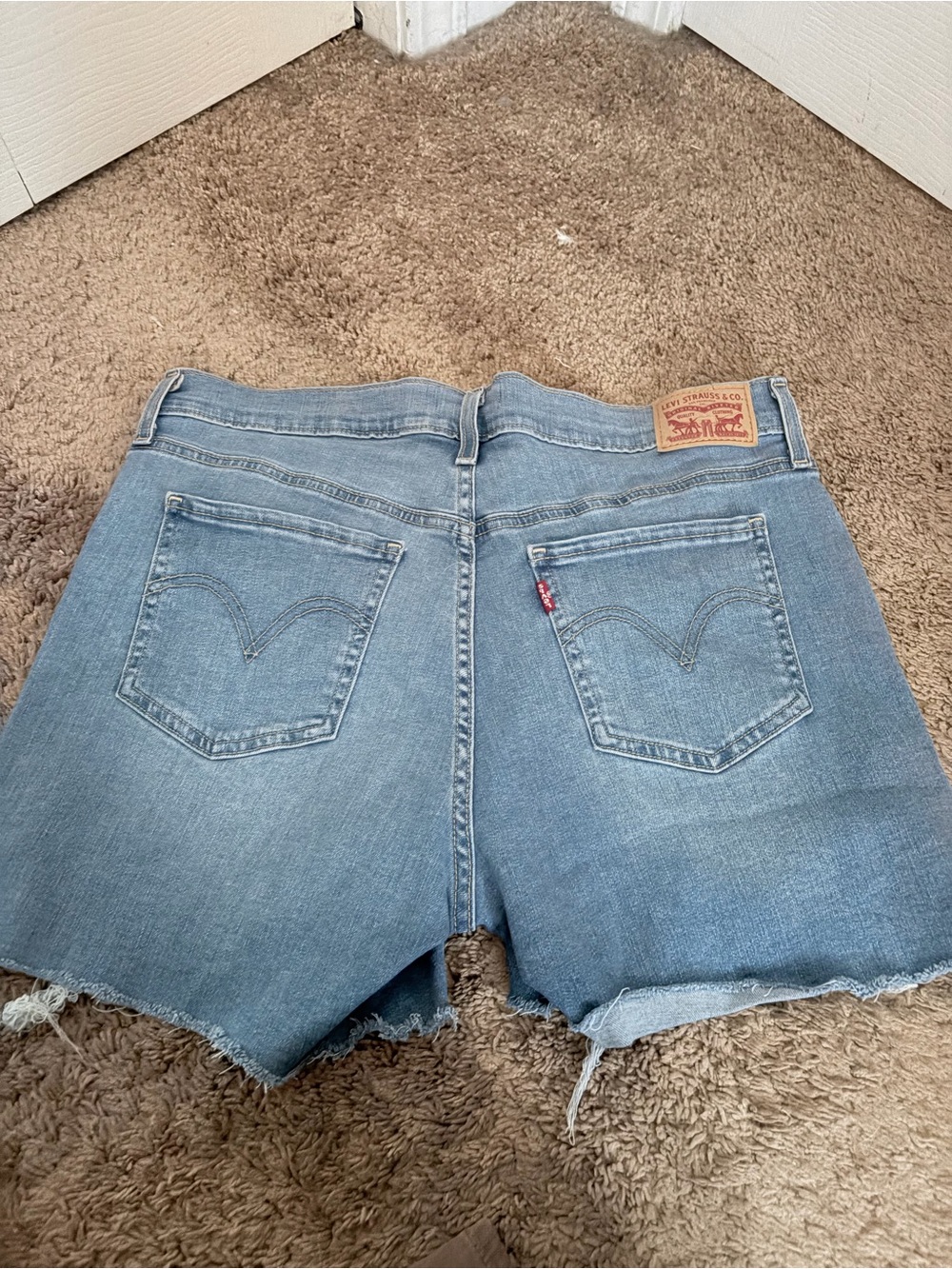 Levi’s Jean Shorts - Picture 3 of 3